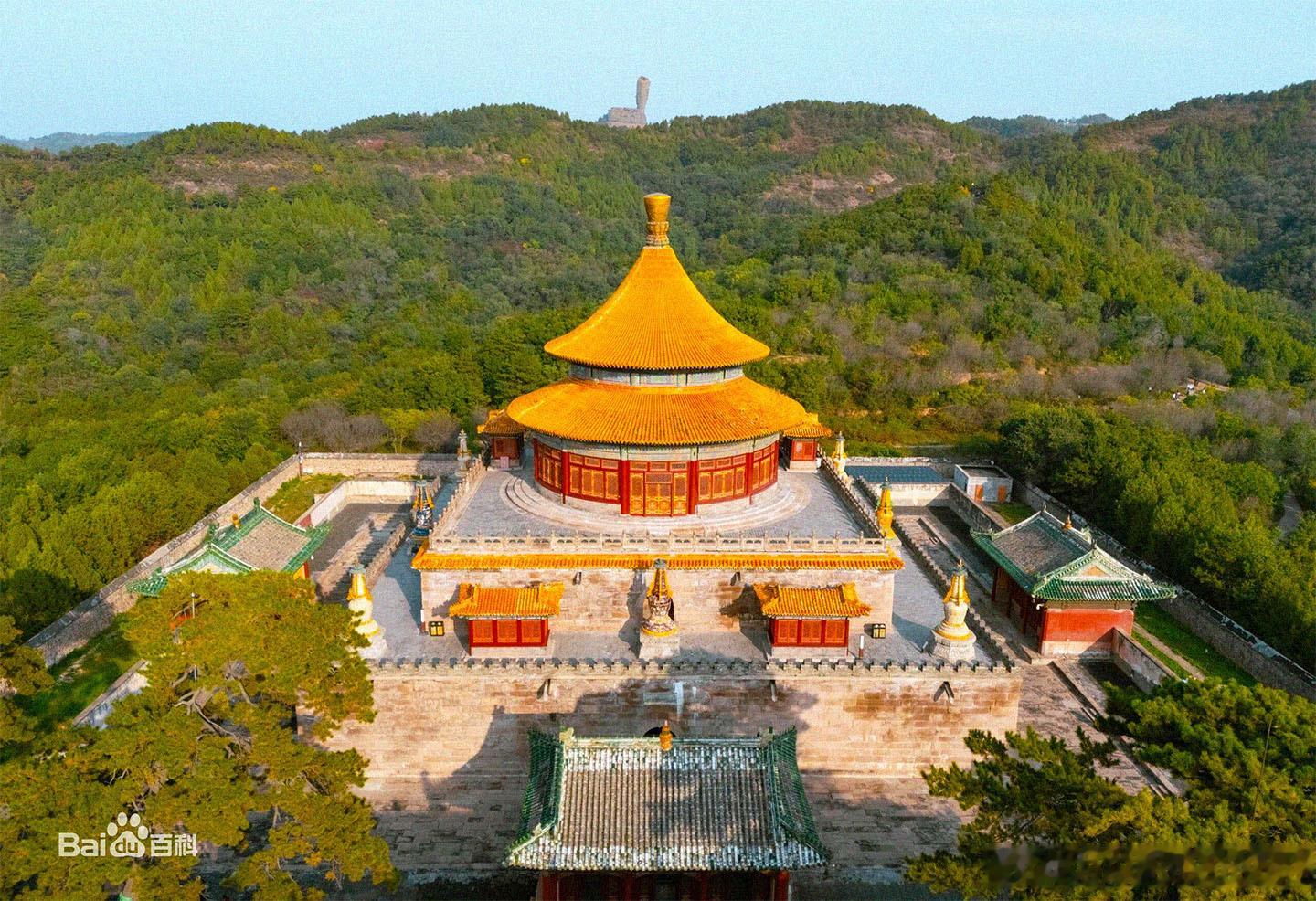 承德避暑山庄附近有个普乐寺，里面供奉密宗的双身佛，也即「欢喜佛」。但重点不是欢喜