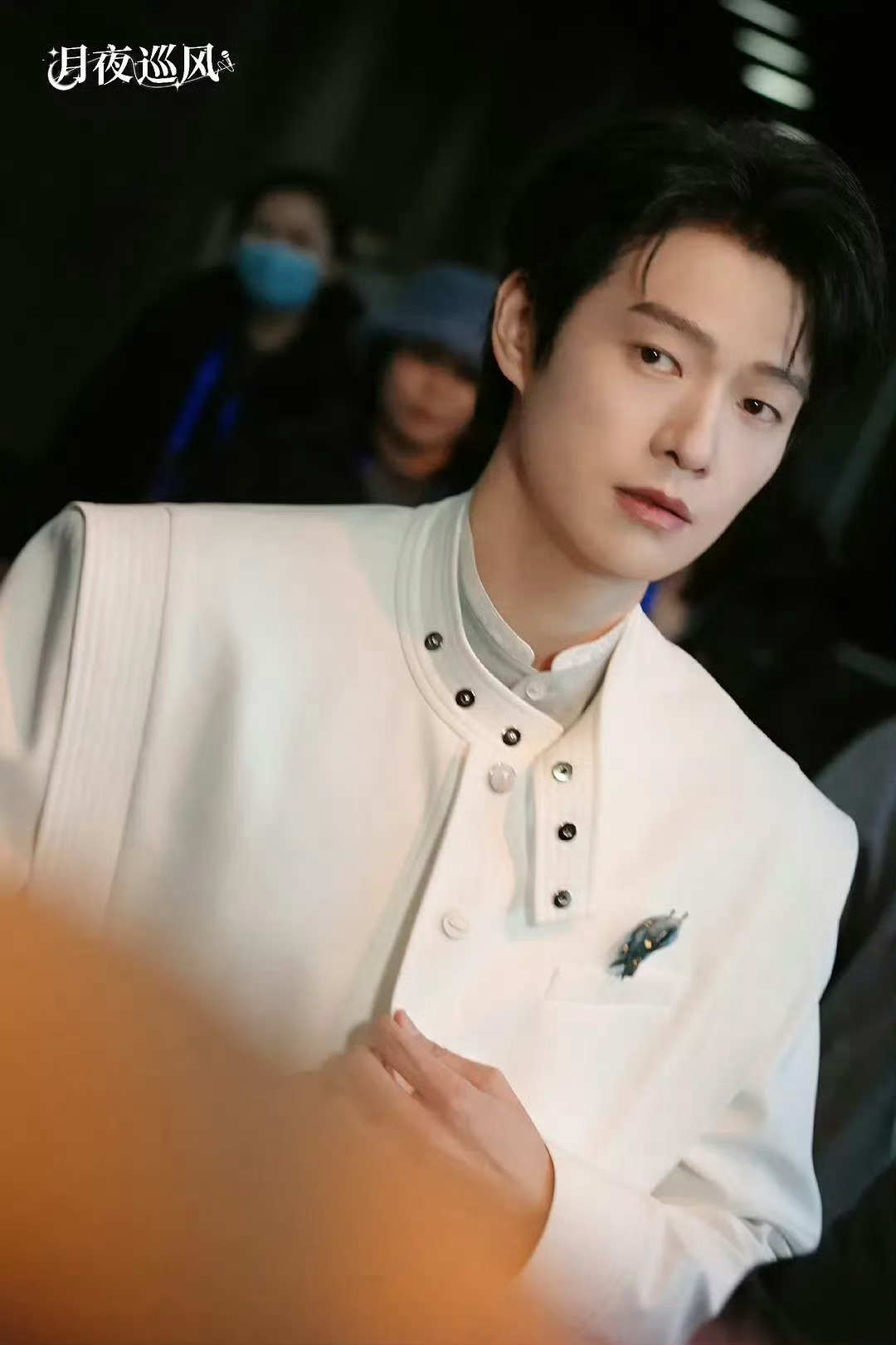 魏大勋 新中式古风小生 魏大勋这波新中式造型赢麻了！2026网络视听盛典白衣加身