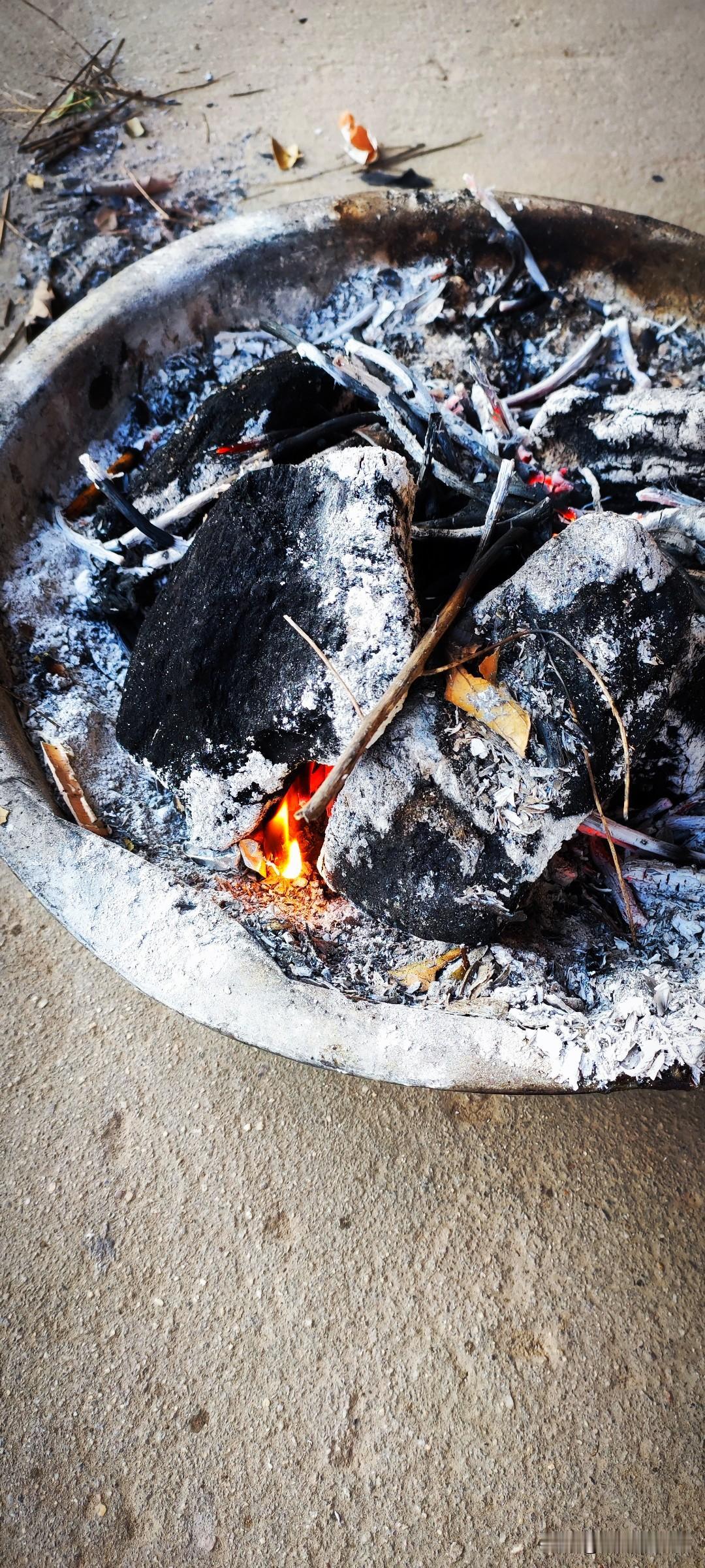 晒图笔记大赛阴天，降温，烤火盆。这是一串儿连锁反应。眼瞅着后天就是冬至，一年里头