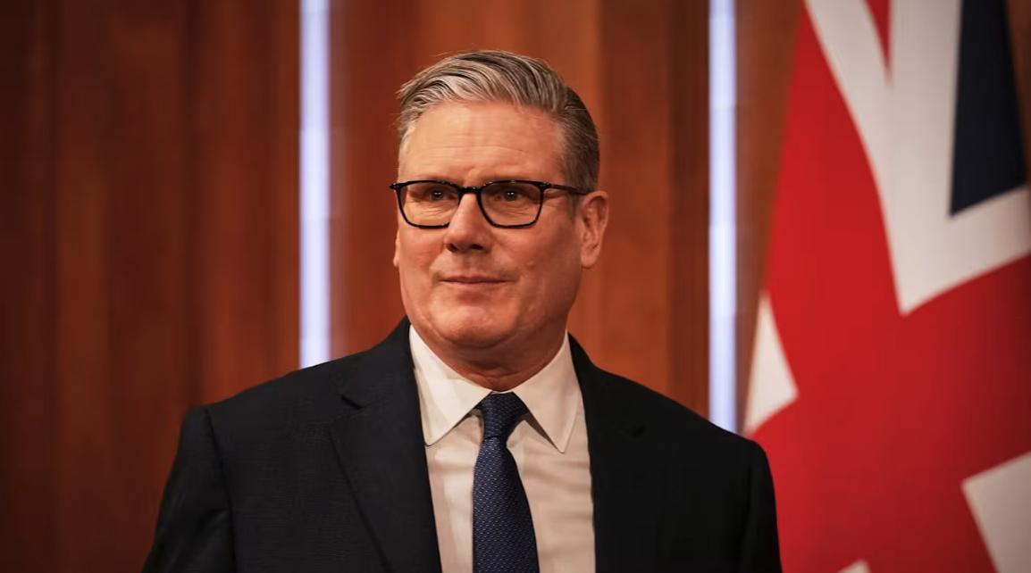 英国首相斯塔默周三表示，英国将于周四召集约35国外长举行会谈，讨论在战事结束后如