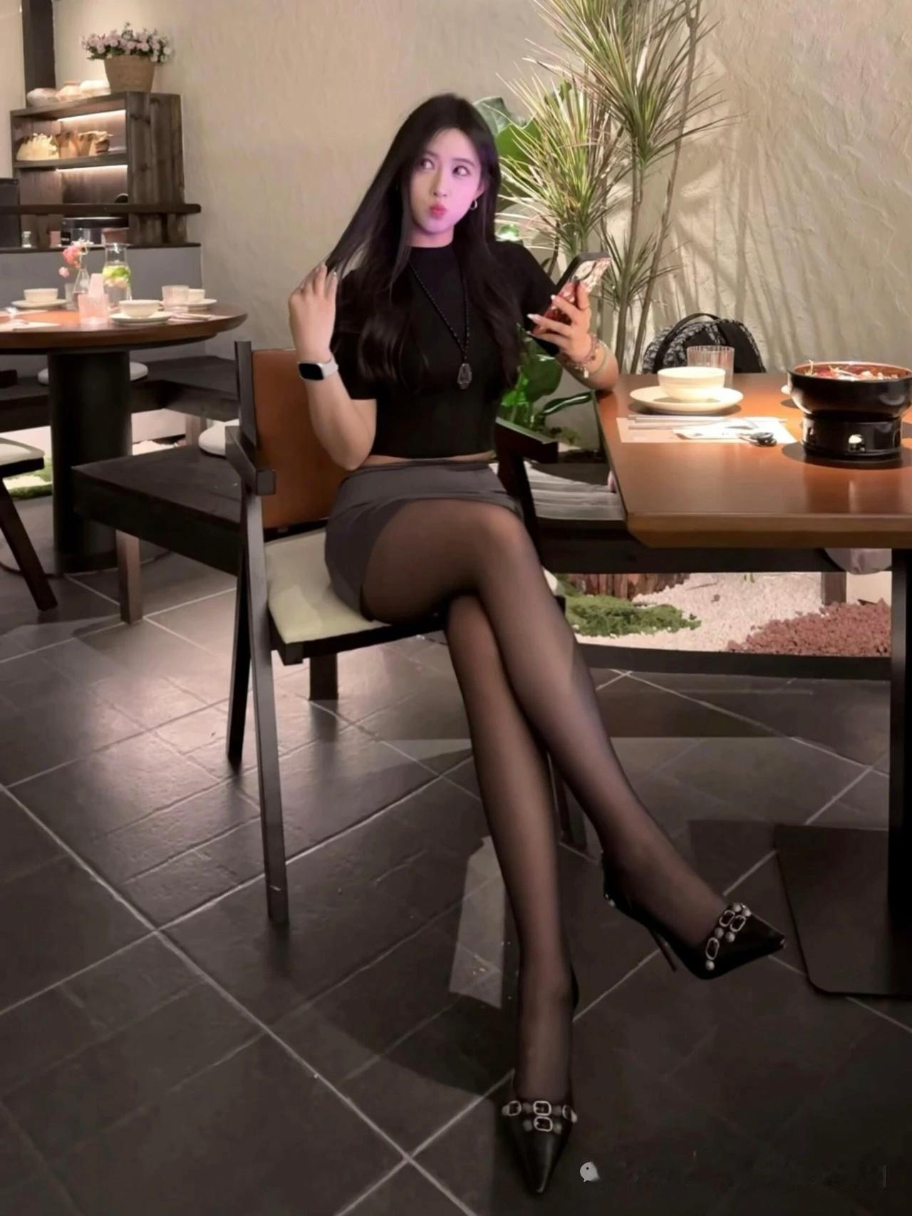 肤白貌美大长腿的美女模特拍摄中