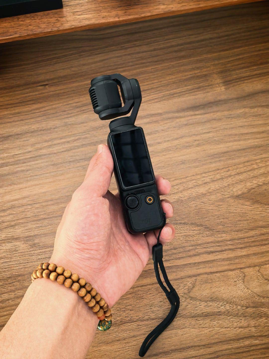 有了iPhone还用买大疆吗 ？也不一定买大疆，接下来还可以买影石如果说经常喜欢