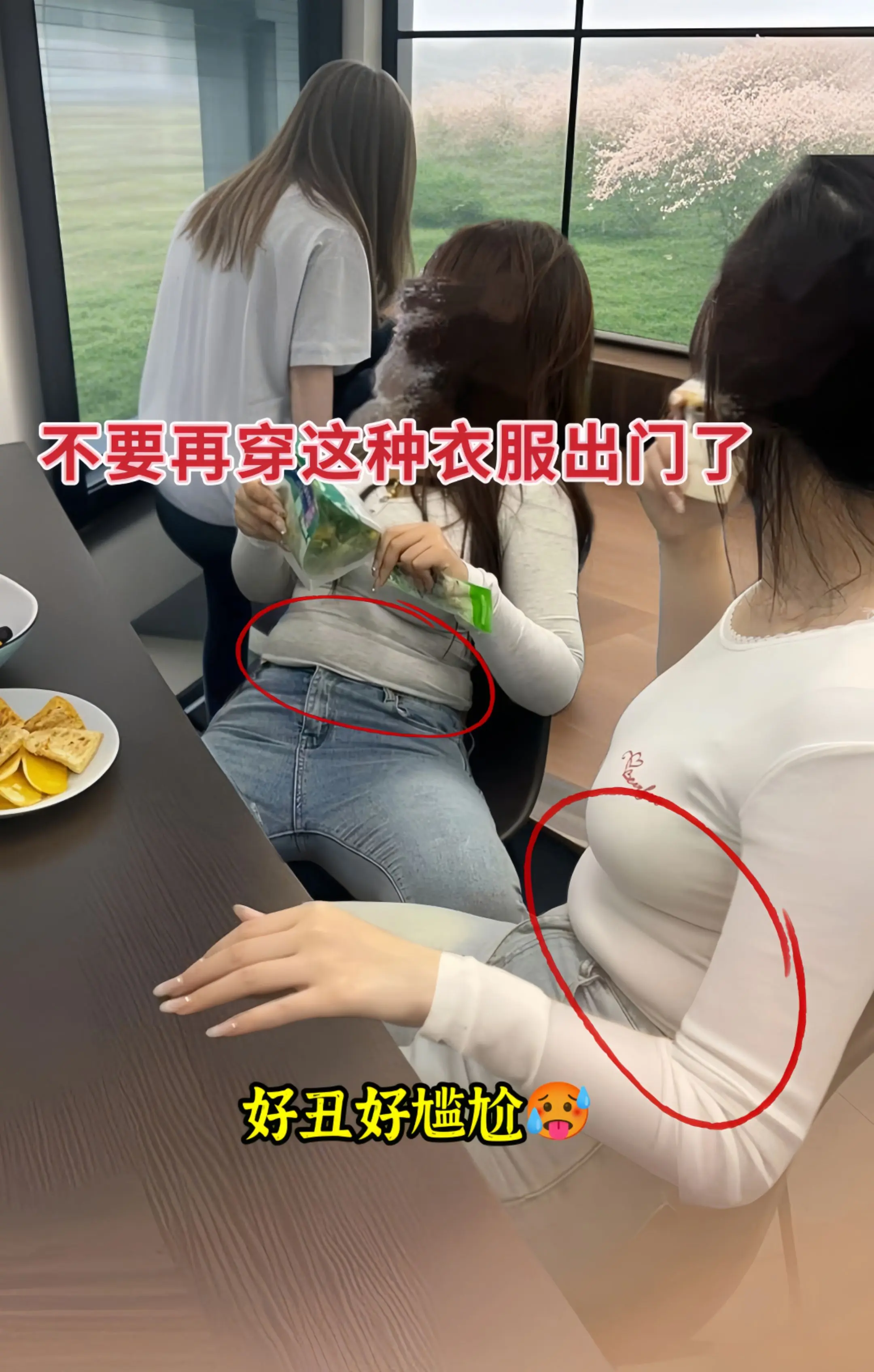 被追问无数次的春日穿搭来啦！设计感绣花马甲+刺绣衬衫+阔腿牛仔裤，一整...