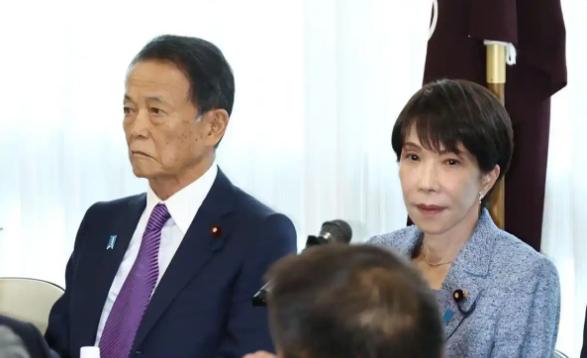 麻生太郎这老狐狸，终于不装了！

7月10日，日本众议院上演了一场堪称“闪电战”
