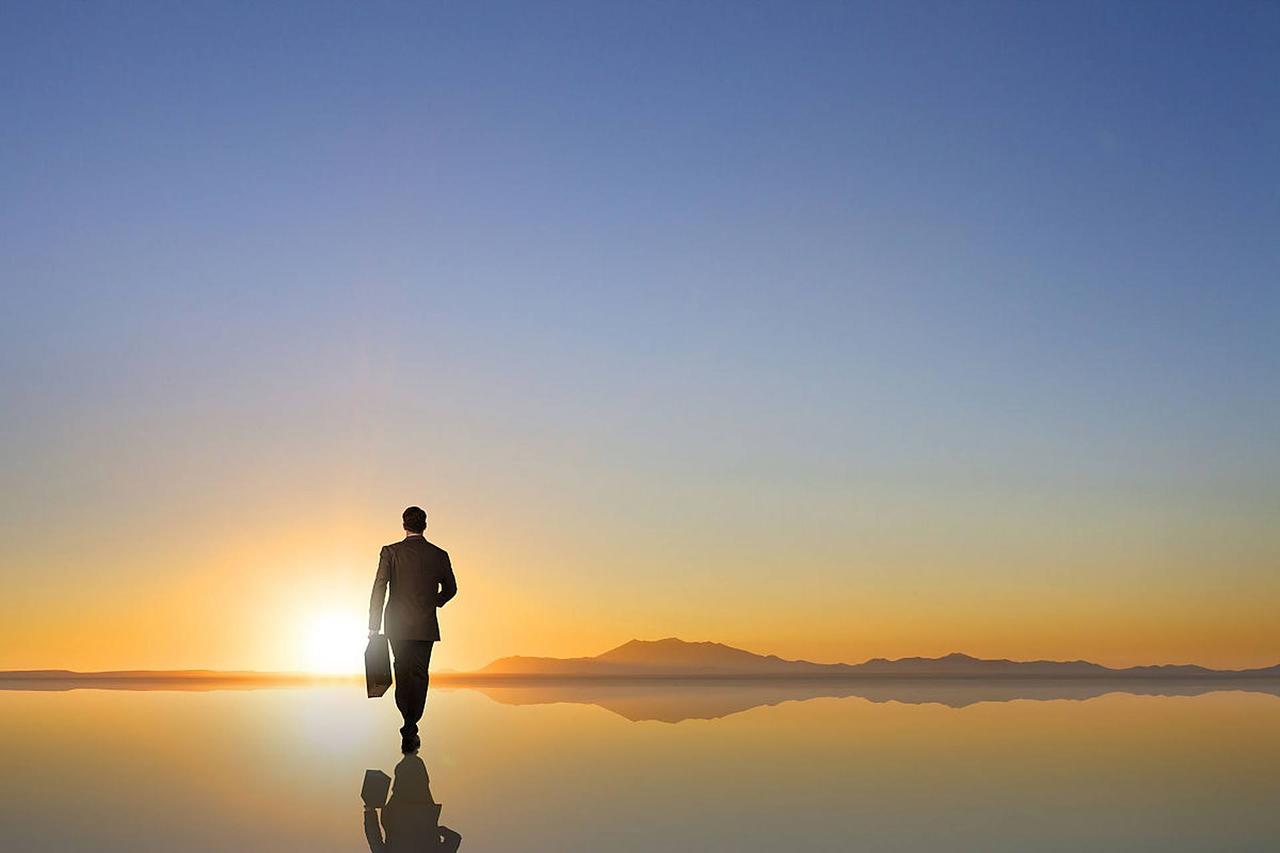 人生无非就这四件事，
一、能吃，
二、能睡，
三、能走，
四、能喝，
五、能排，