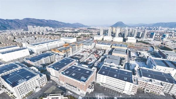横店迎来了三十年来最狠的一次断臂求生。
 
10月23日，横店影视城发了一份通知