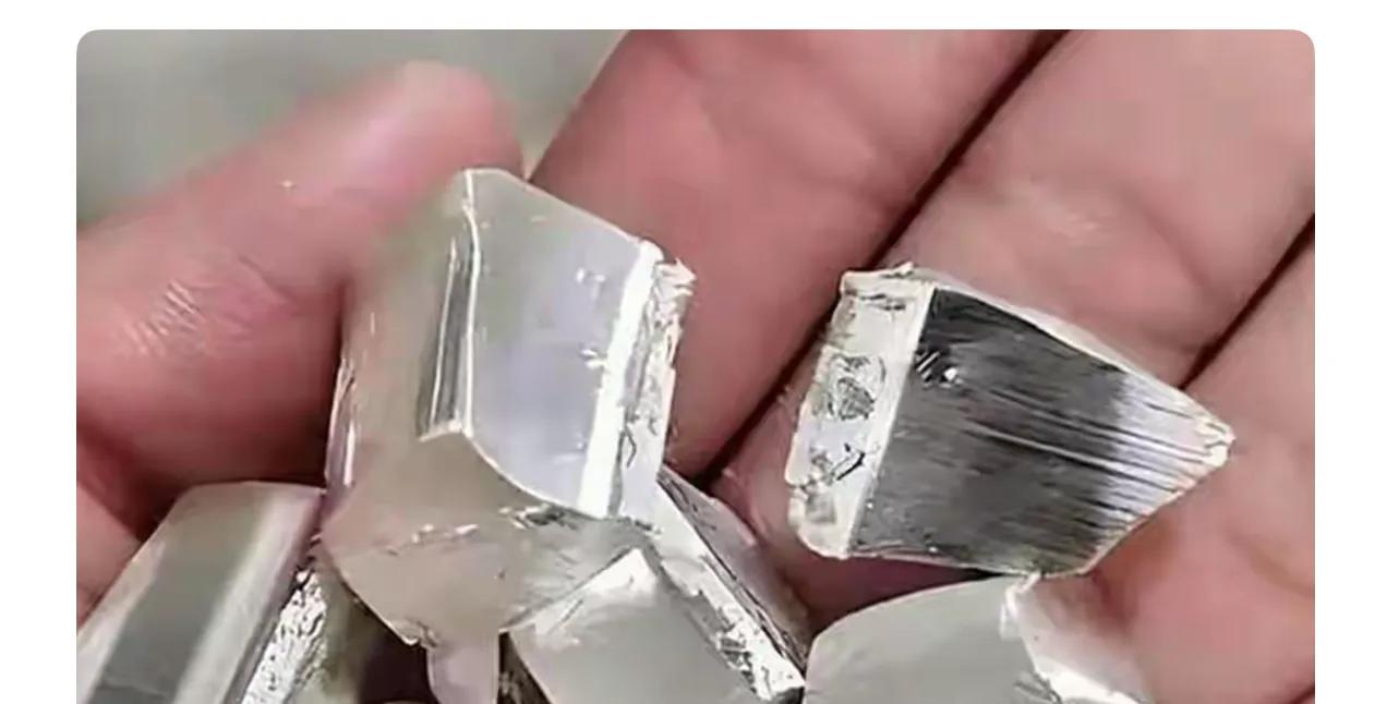 表哥给我上了一课

黄金和白银，究竟是金子更好还是银子更好？

有一个表格能直观