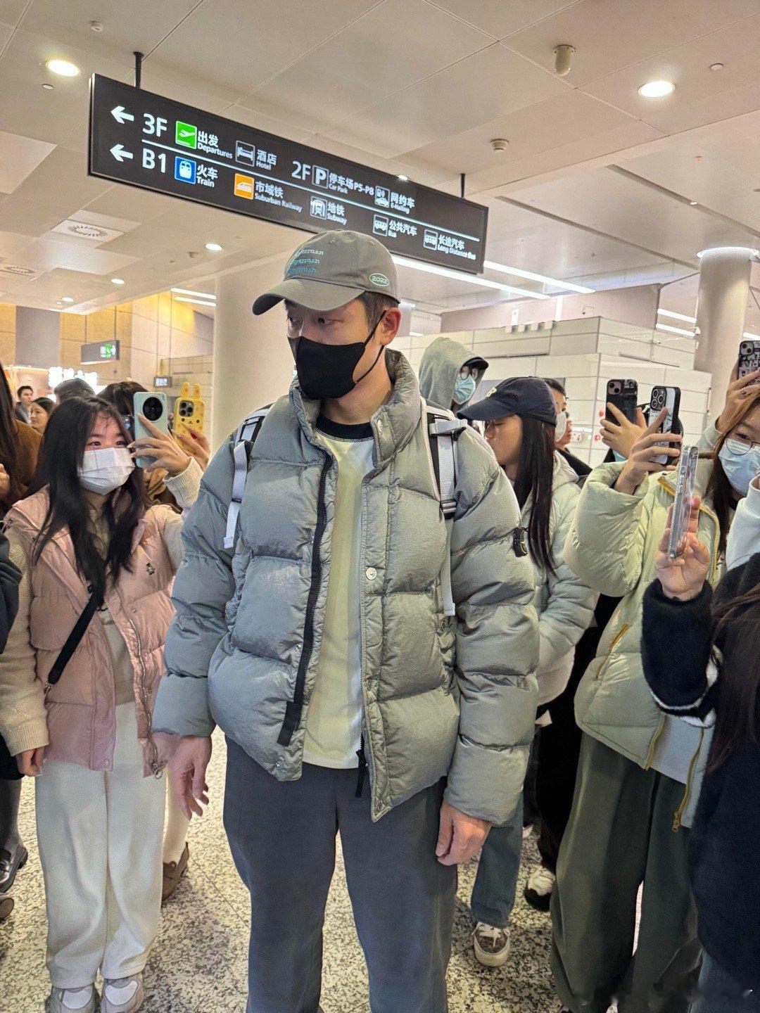 每次看到都忍不住感慨，许昕姚彦真的才175吗，看起来好高 