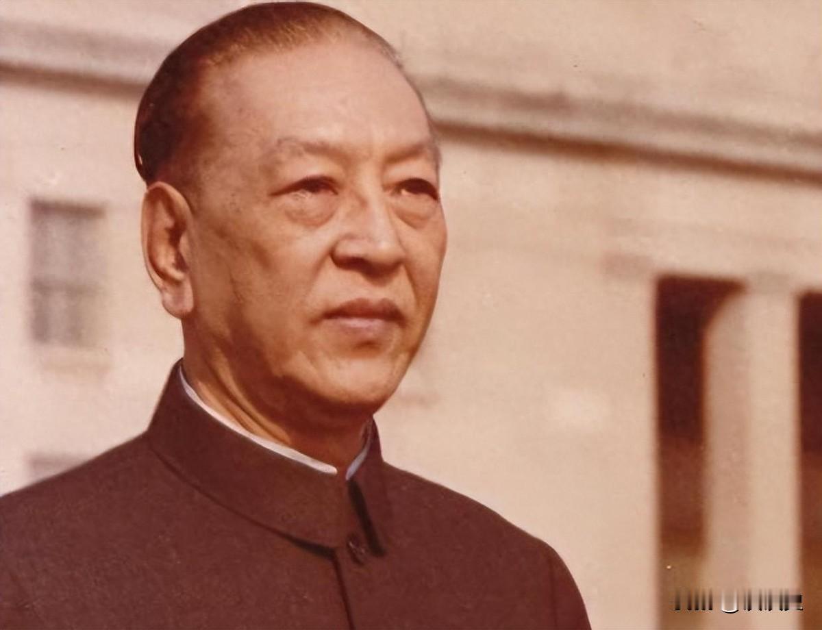 1969年，耿飚意外发现中国援阿尔巴尼亚的大量化肥，被随意堆放在田间地头，任凭日