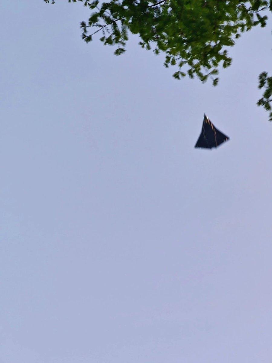 J-36开启一拖二模式，第一架原型机被发现与2 架隐身GJ-11 （CCA ）忠