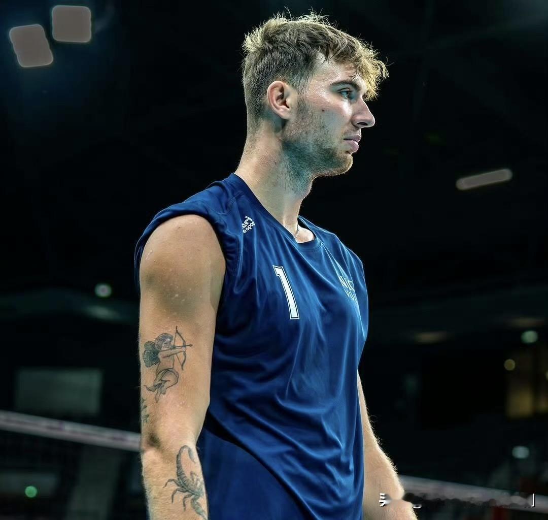 波兰接应杜尔斯基在法甲再次斩获MVP，在发尼斯对阵巴黎的比赛中砍下23分（34扣