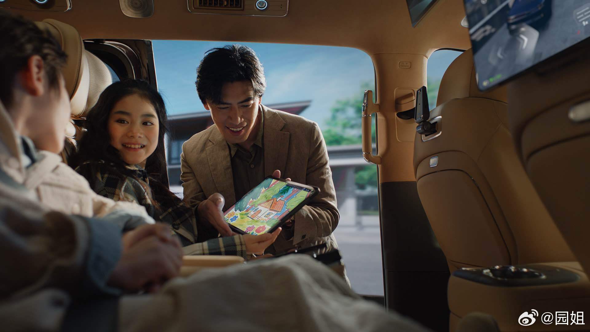 以前一说到高端MPV，大家基本上第一时间想到的都是合资车型。不仅要为品牌溢价买单