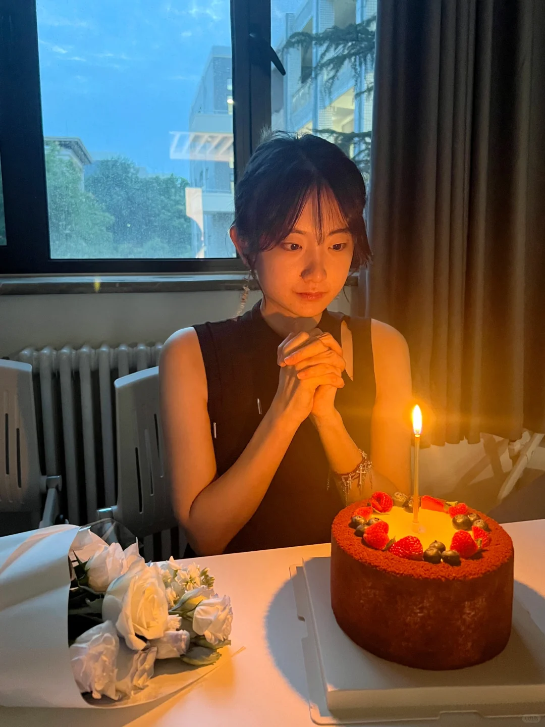 让我们祝这个小女孩迎来她滚烫的20岁！