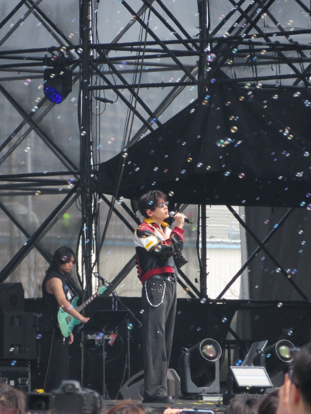 翟潇闻外出务工也不忘剧宣翟潇闻不放过每个剧宣的机会谁能不喜欢这样事业心满满的艺人