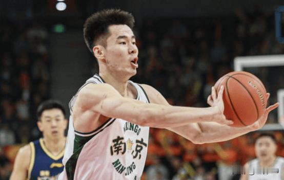 12月14日CBA3场战报全景回顾：加时双戏码+爆冷逆袭，新赛季首战悬念拉满
 