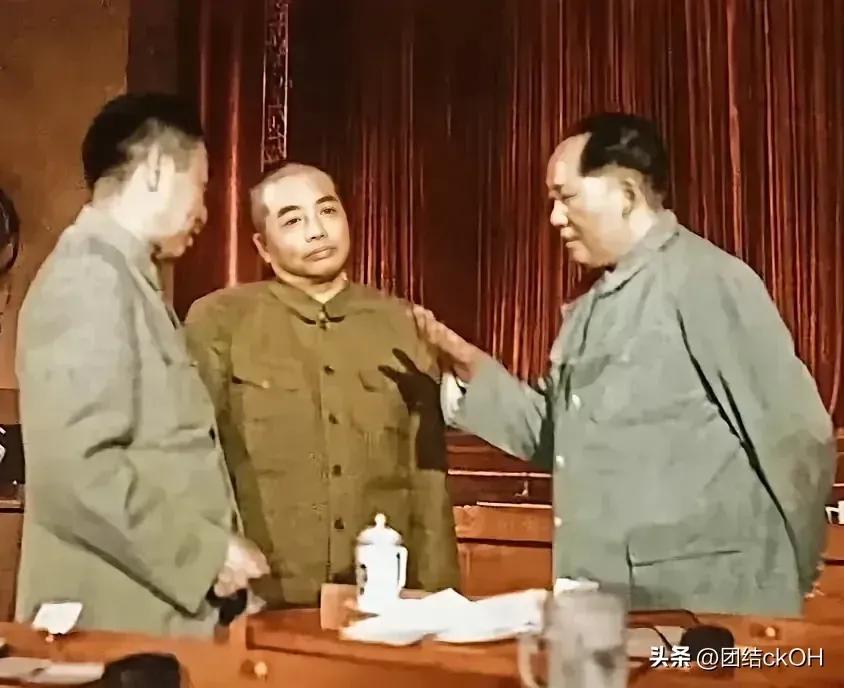 一拳慑退群雄，立国扬威无敌！