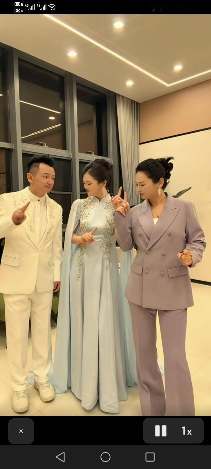 今日九哥小虎牙启程前往无锡，准备参加明日在无锡的民歌音乐会，而李牧臻则奔赴大连。