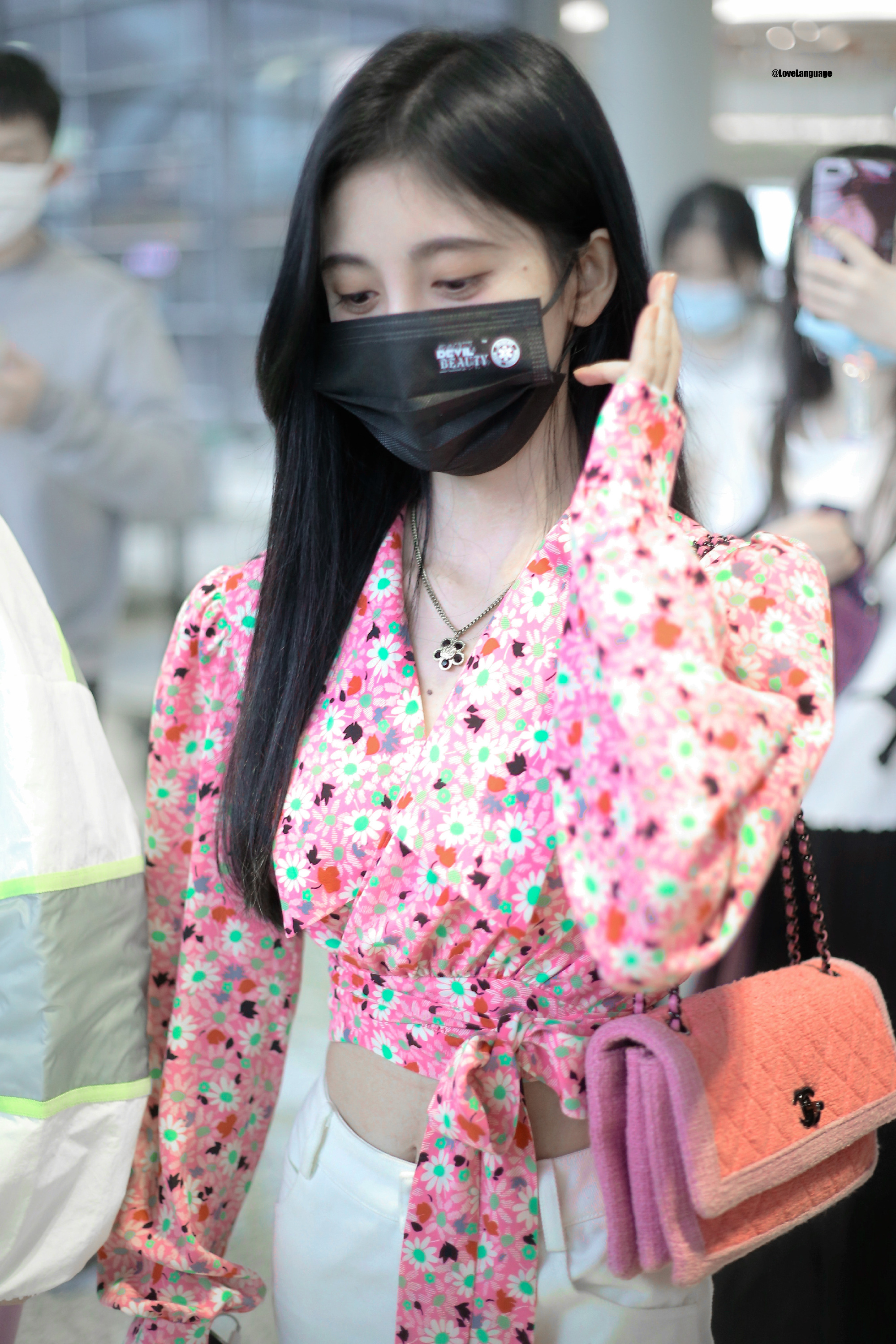 jjy 鞠婧祎万花世界   jjy鞠婧祎苏绿夏 𐙚˙⋆.˚ 我们一定是一起并肩