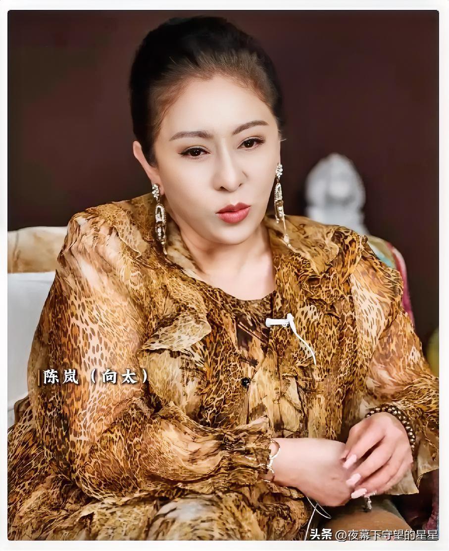 都说莫欺少年穷
何必拿单亲妈妈的家事公开点评，让人看着难免替张柏芝母子心寒。
 