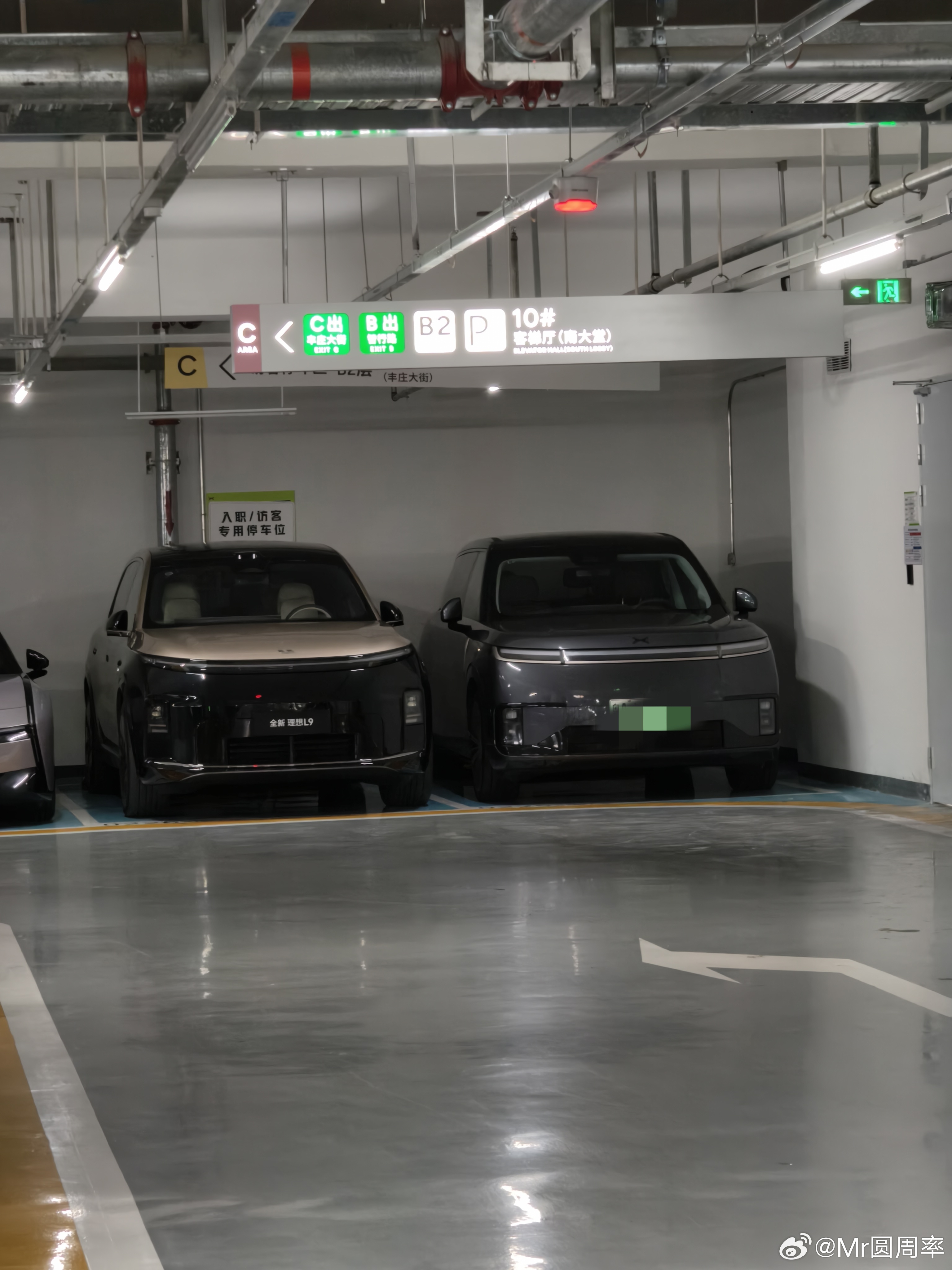 群友发的实拍图，这体量，这气场，小鹏gx 真不错小鹏汽车