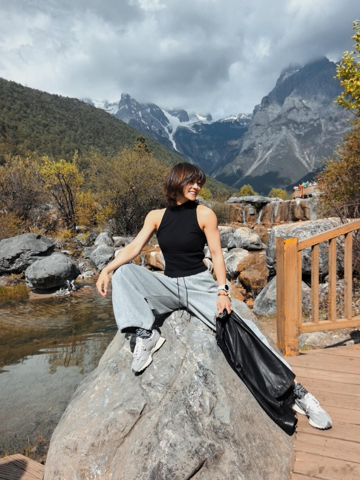 一张图证明我来过这里玉龙雪山脚下，就很美[可爱]  ​​​