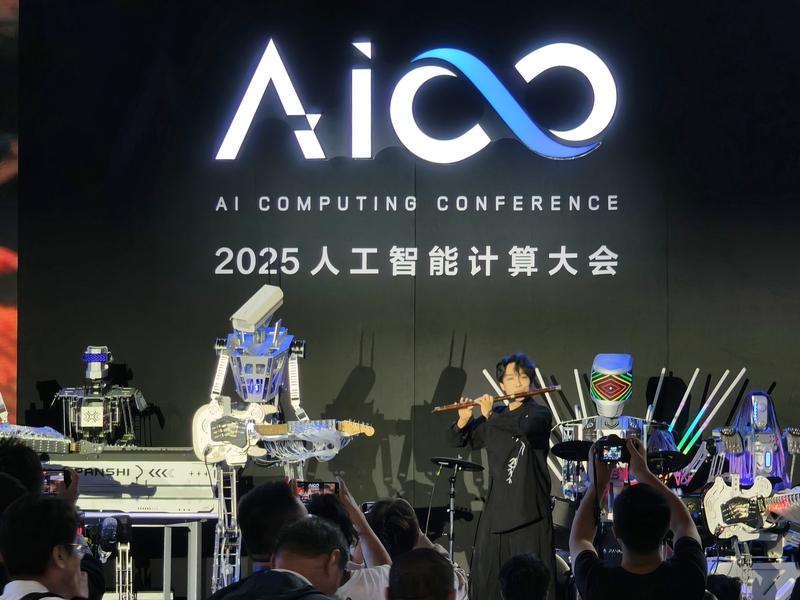 超节点技术对全球AI产业格局影响巨大。随着大模型参数规模不断刷新，自动驾驶、生物