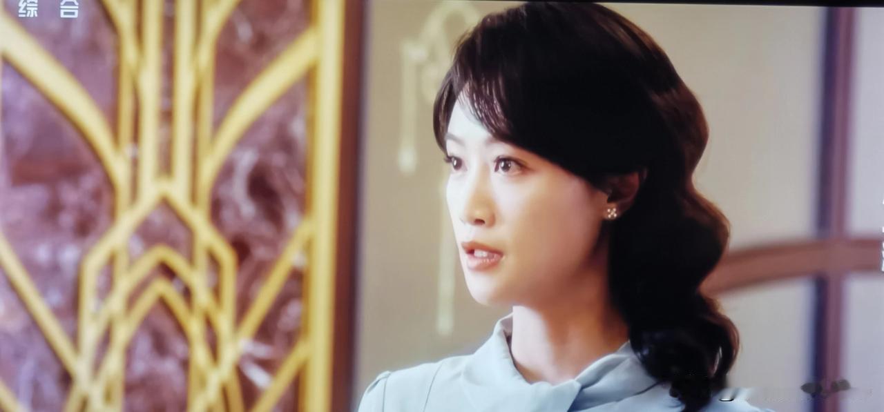 古装《甄嬛传》扮相弄丑了蓝盈莹
现代装束才是蓝盈莹的本来面目
好喜欢蓝盈莹《风海