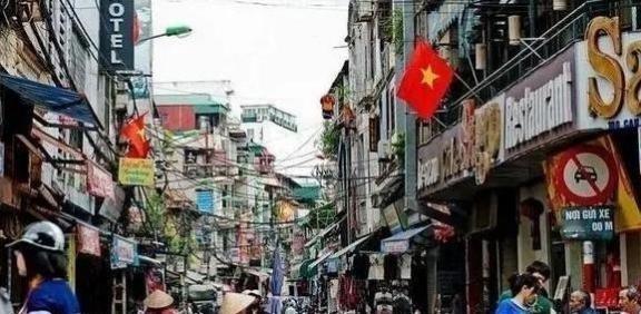 一个美国网民曾发帖：我刚在中国待了两周。开始的时候我以为我们完蛋了，但是当我回到