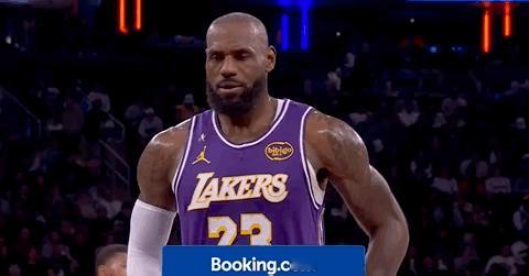 自己都摇头！詹姆斯罚球，连续4罚，只进了1个，要加练啦湖人vs尼克斯