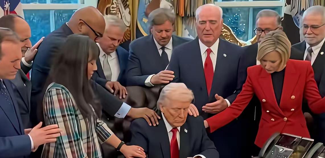 都在一本正经的祈祷“万能的主啊，请将它带走吧”，上帝是要世界和平！不会保佑战争狂