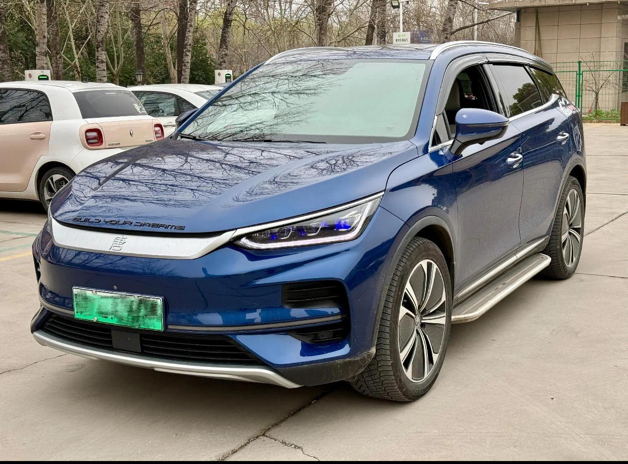 2022款唐EV 635KM四驱旗舰版，新车落地32万左右，现在二手15万出头就