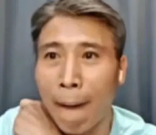 李乃文又拉长人中了 先是拉长人中梗火的不行，又提袜叔称号，哈哈哈哈哈，妥妥的综艺