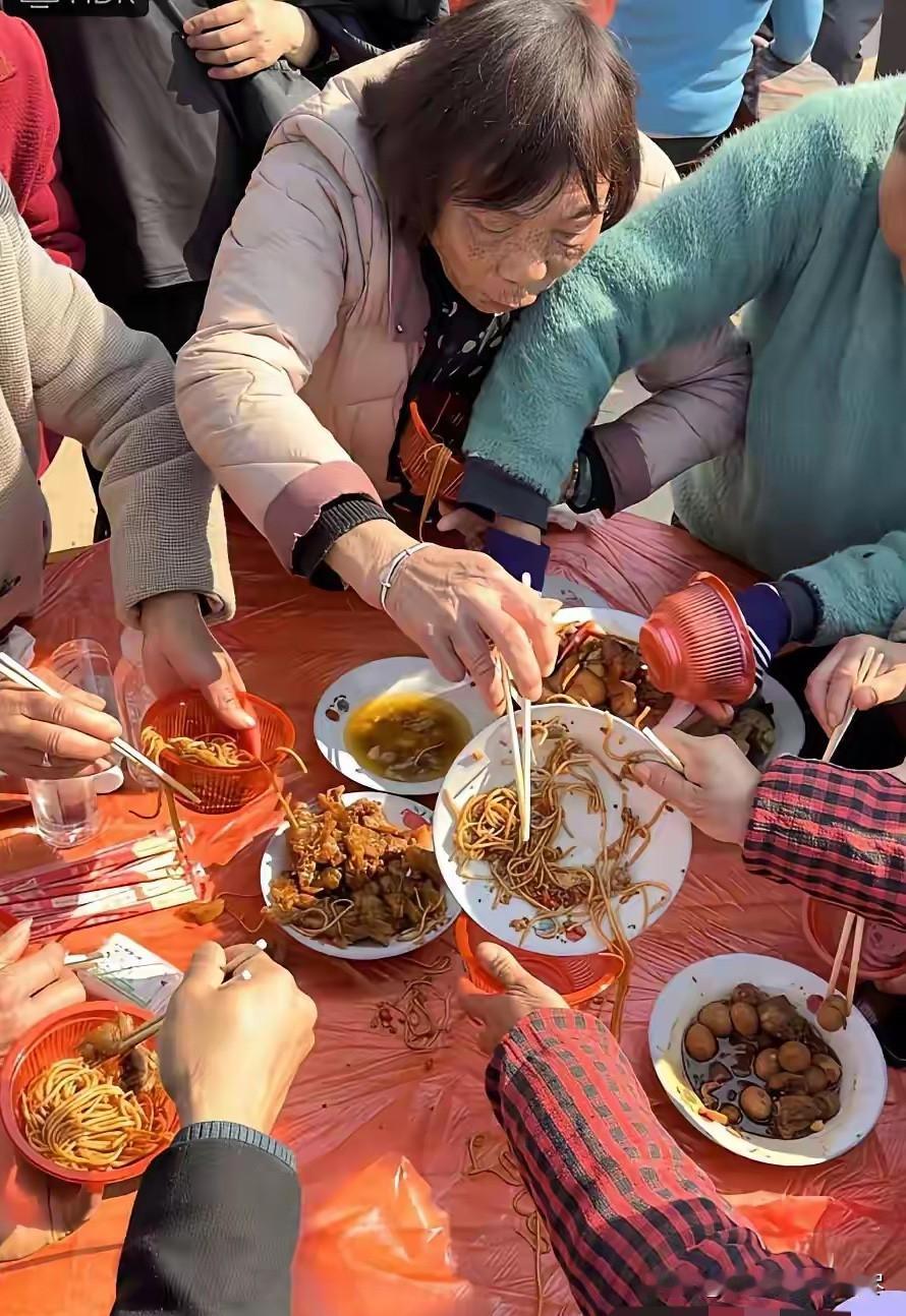 面对就早变了味的杀猪宴，还有多少人有兴趣去参加呢？

自从合川呆呆家的刨猪宴在网