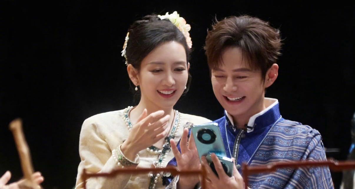 何炅王鸥嗑糖界的福尔摩斯 何老师和王鸥是把“嗑糖技能”点满了吧！在李厨郎房间发现