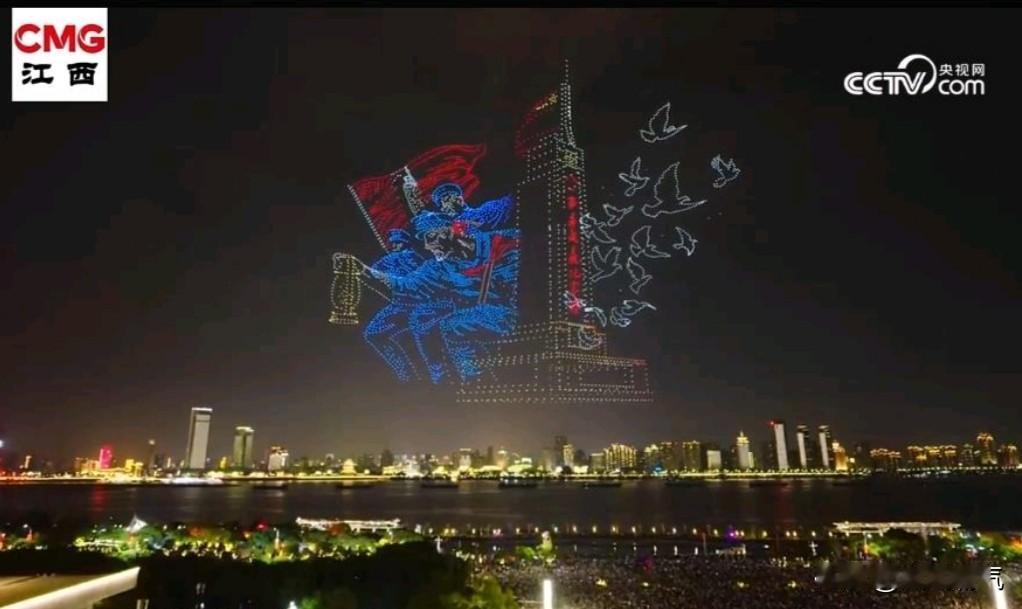 美国纪念日无人机秀，差距摆在眼前。
 美国迎来建国250周年庆典，拿出2500架