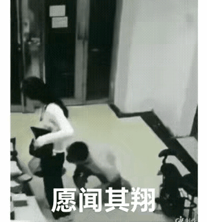我真想不通，这小伙子到底有啥毛病？
为毛喜欢闻别人的屁股？
难道很香吗？
这到底