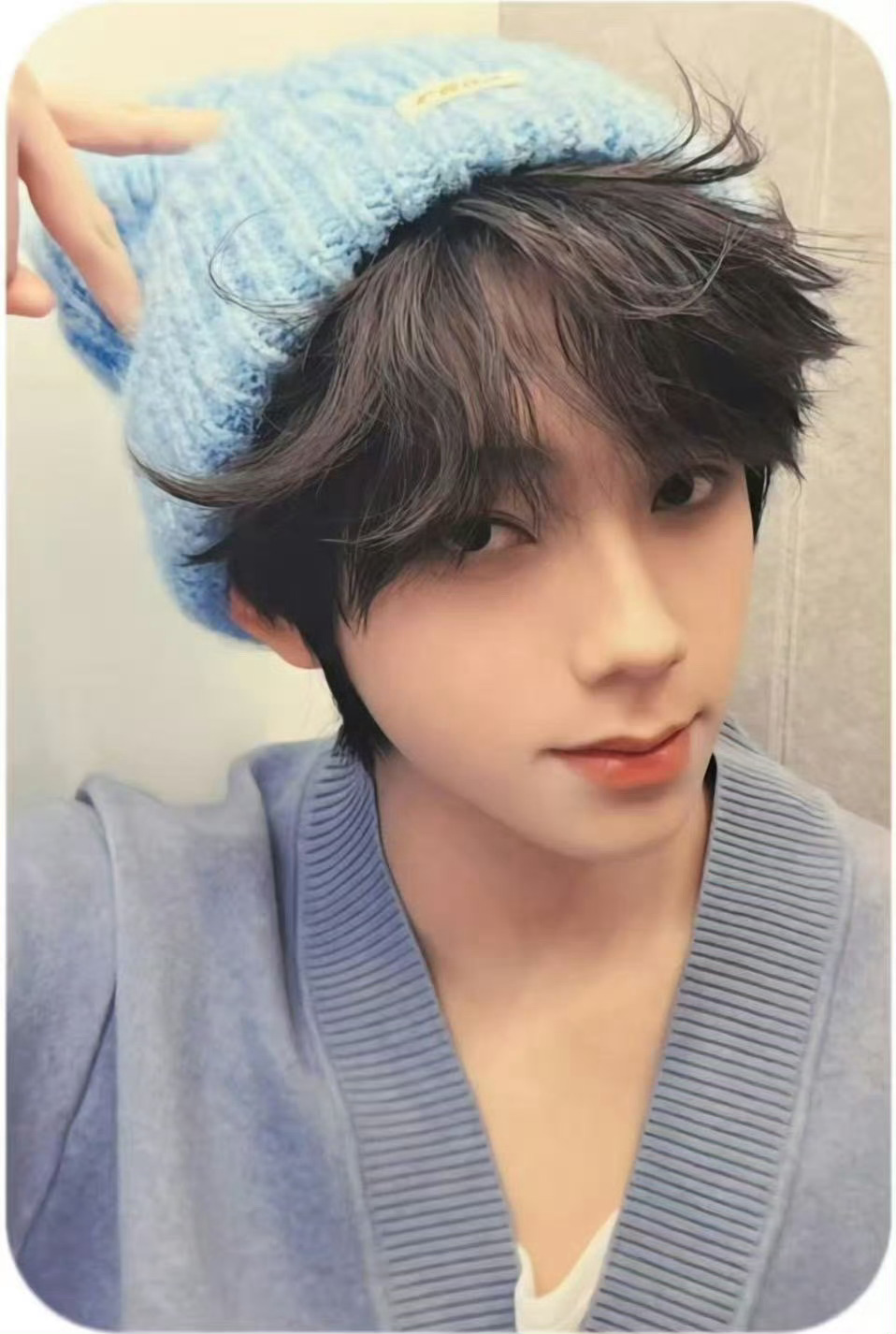 王橹杰新音隐藏卡王橹杰新音隐藏卡🈶蓝色毛线帽look，还点了鼻梁痣温柔又帅气，