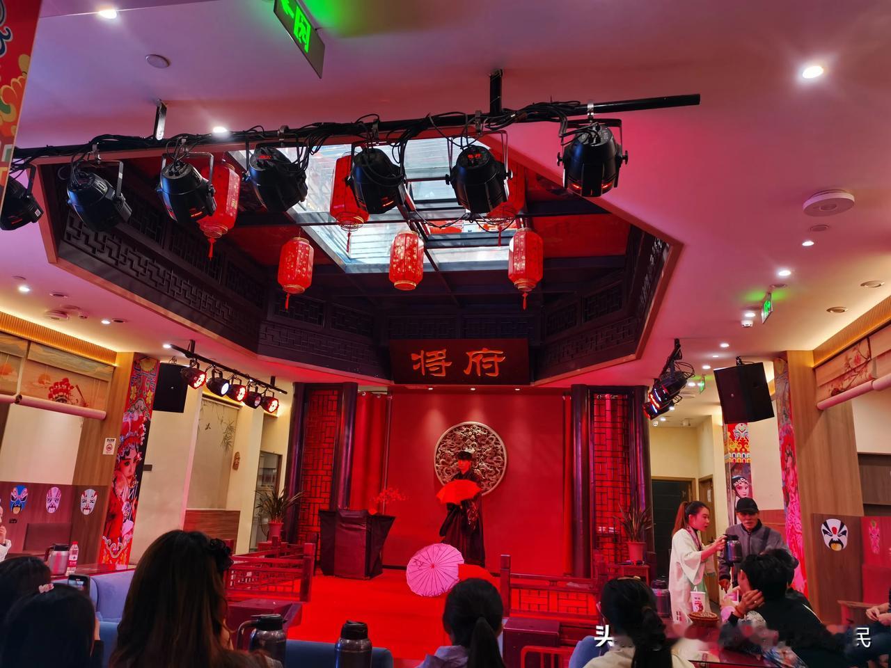 
趁着假期，去了一趟成都，因为时间的原因，就只逛了宽窄巷子，去春熙路打了卡，想去