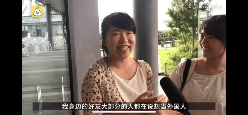 这段由梨视频旗下栏目拍摄的日本街头随机街采短视频，采访主题聚焦诸多日本年轻人向往