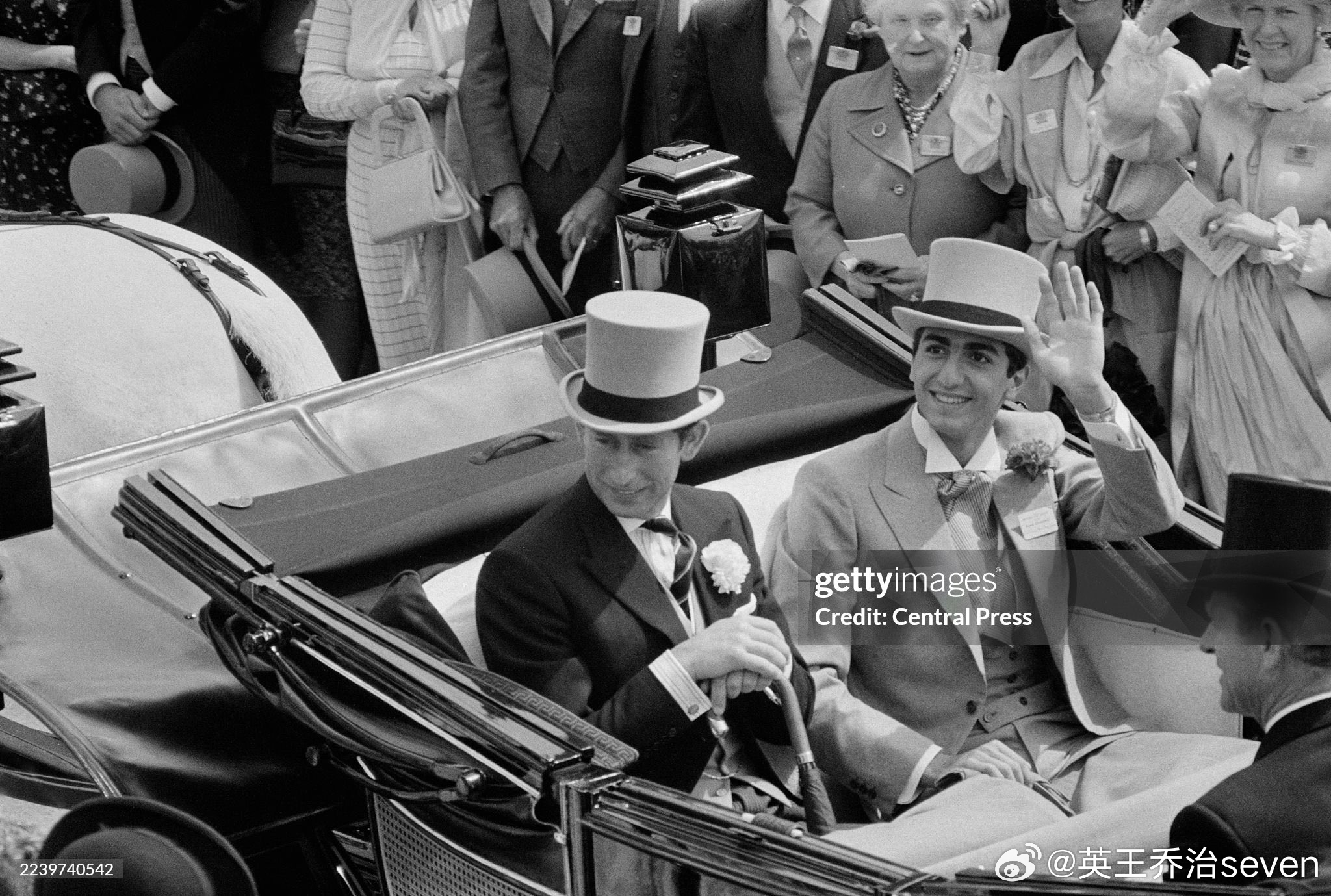 查尔斯三世国王 【回顾】1978年，时任威尔士亲王查尔斯与伊朗王储礼萨·巴列维一