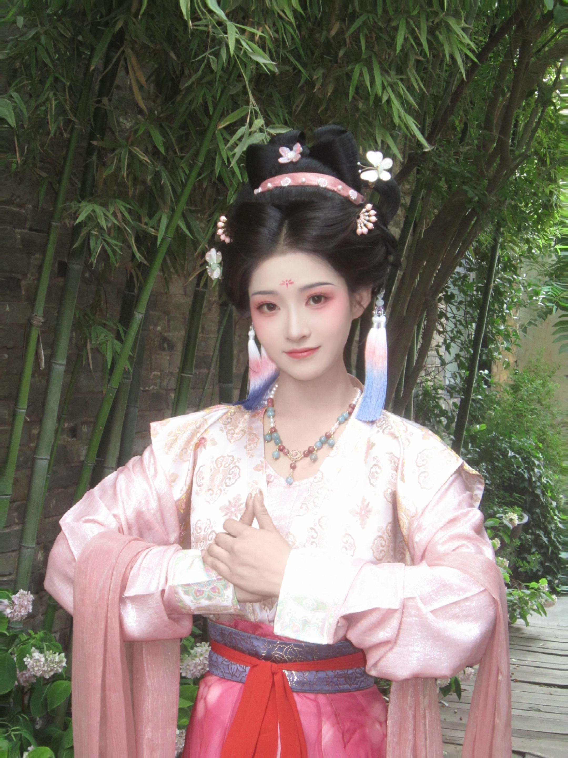 “连雨不知春去一晴方觉夏深”