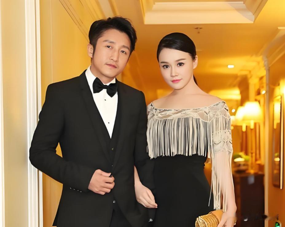 以前看邹市明把财政大权上交，
觉得这是夫妻恩爱的典范。
现在回头看，这更像是一个