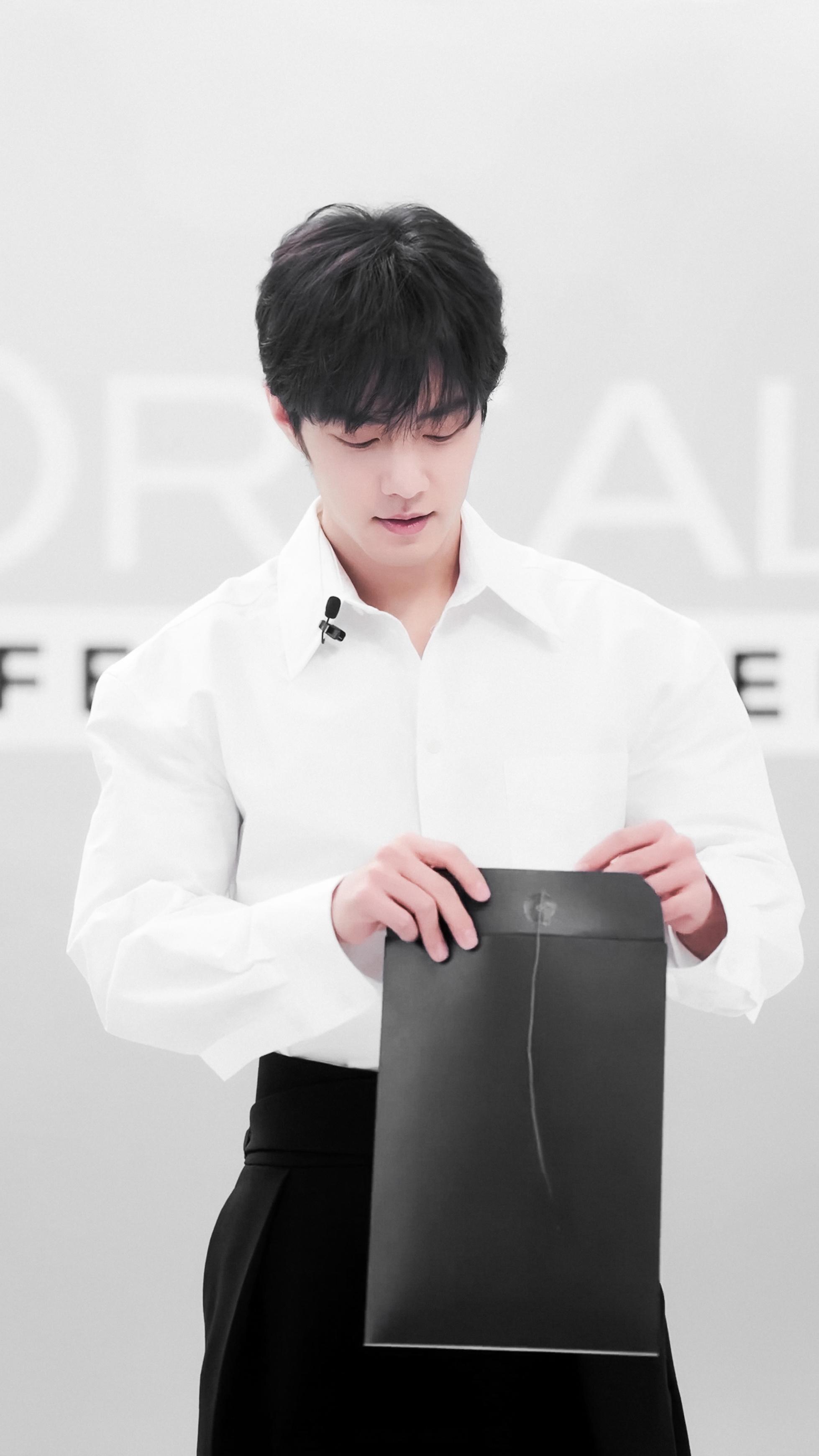 谁能拒绝高腰裤+顺毛的组合👋🏻肖战