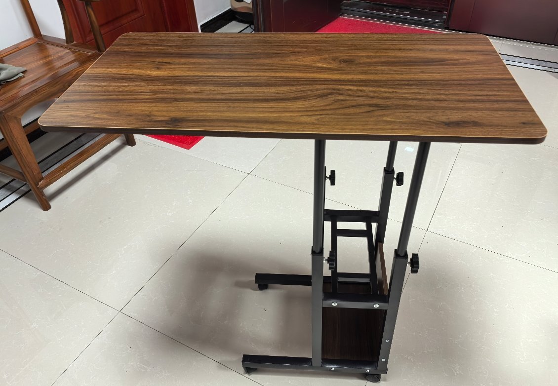 我花了一晚上给自己拼的桌子，以后就能在床上玩电脑了