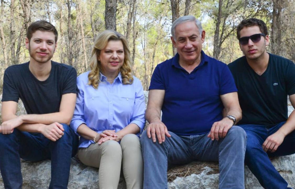 【内塔尼亚胡父子打起来了？】

难以想象，内塔尼亚胡父子竟然打起来了？内塔尼亚胡