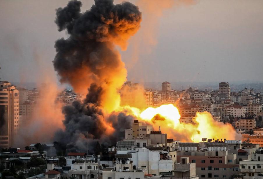 伊朗12小时内发射6波导弹袭击以色列，外国记者实地见证，以色列的防空预警时间从最