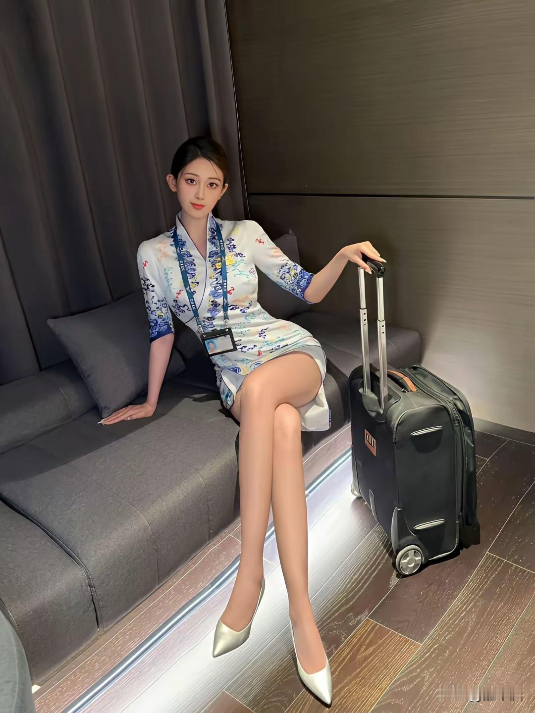 真空姐？为啥我坐飞机，
没见过那么短裙子空姐？