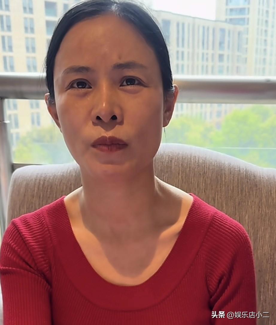 李林这个当姐姐的真的不容易，本来身体就不好，连续两场直播结束后，马上又要去找父亲