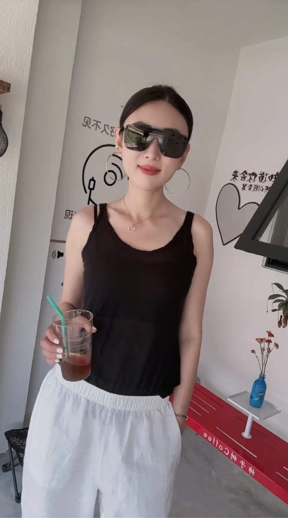 对物祛魅的方式是拥有，对人祛魅的方式是成为。
