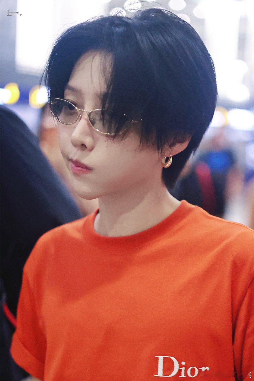 晚安宝贝我今晚晚上先睡了一个小时，又起来玩了一个小时📱。所以才这么晚呀 